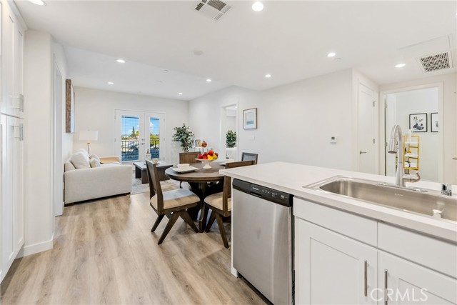 Detail Gallery Image 2 of 27 For 419 N Chandler Ave #413,  Monterey Park,  CA 91754 - 2 Beds | 2/1 Baths