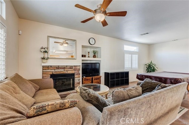 8961 Newcastle Avenue, Hesperia CA: https://media.crmls.org/medias/6b5927da-b98b-49a0-b285-6592851472dd.jpg