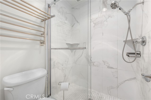 Image 26 of 33 For 5257 Radford Ave  101