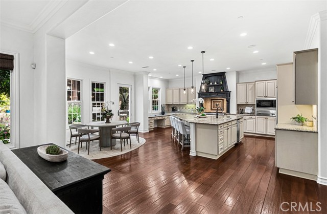 Detail Gallery Image 23 of 75 For 26012 Horseshoe Cr, Laguna Hills,  CA 92653 - 5 Beds | 5/1 Baths