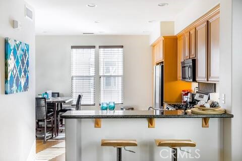 Detail Gallery Image 6 of 26 For 209 Tall Oak, Irvine,  CA 92603 - 3 Beds | 3/1 Baths