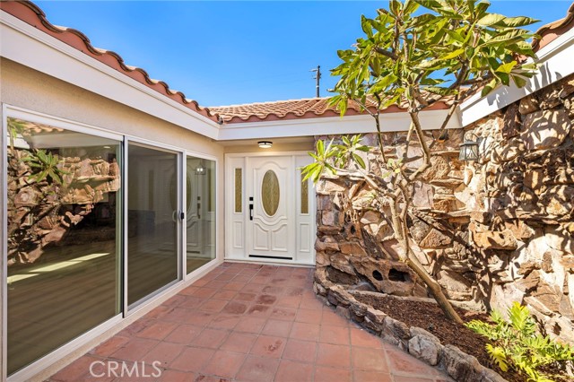 9351 Leilani Dr, Huntington Beach CA: https://media.crmls.org/medias/6b5b2f07-aef3-4f87-9893-b87c3b7e5680.jpg