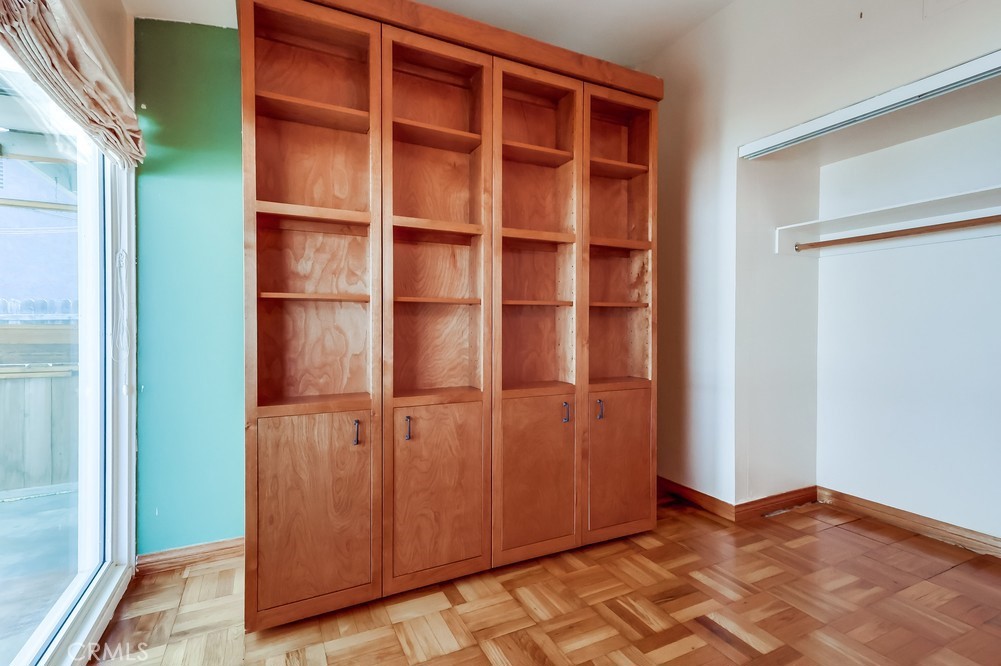 https://media.crmls.org/medias/6b5b372f-0737-45d0-99ed-91450aa5dc98.jpg?preset=X-Large