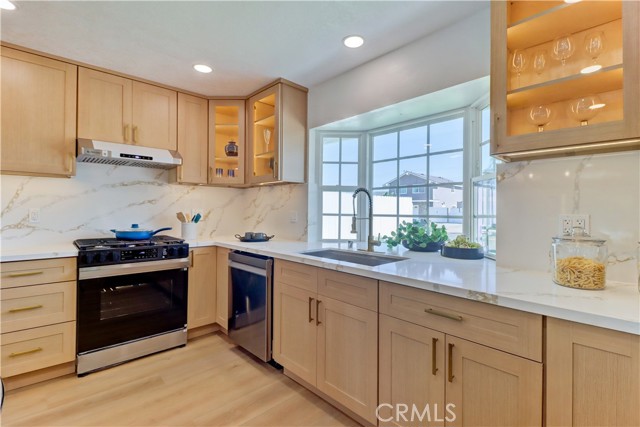 Detail Gallery Image 13 of 63 For 19691 Canberra Ln, Huntington Beach,  CA 92646 - 5 Beds | 3 Baths