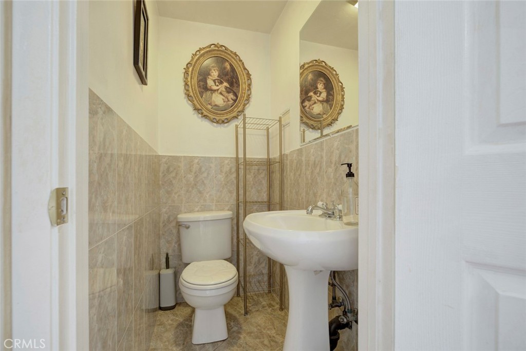 https://media.crmls.org/medias/6b5e16da-73c3-43d0-85f5-37bed5bbd151.jpg?preset=X-Large