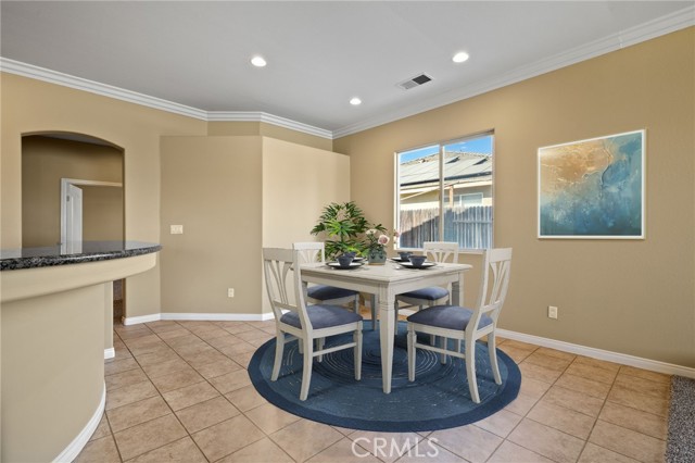 Detail Gallery Image 12 of 38 For 9600 Lake Superior Dr, Bakersfield,  CA 93312 - 4 Beds | 3/1 Baths