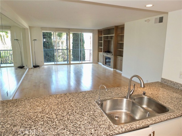 Detail Gallery Image 19 of 46 For 850 E Ocean Bld #203,  Long Beach,  CA 90802 - 2 Beds | 2 Baths