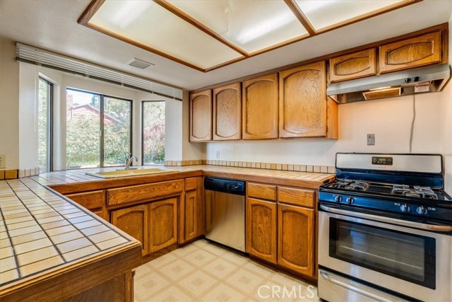 Detail Gallery Image 15 of 47 For 470 Warwick, Cambria,  CA 93428 - 2 Beds | 2 Baths