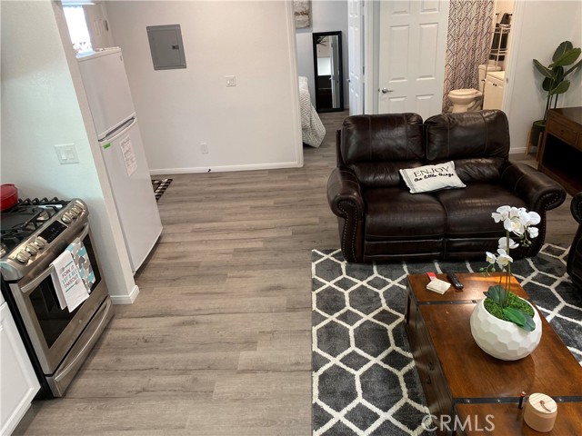 723 N Quince Avenue, Upland CA: https://media.crmls.org/medias/6b60cf3d-7957-49db-ae09-2738c1b65e25.jpg