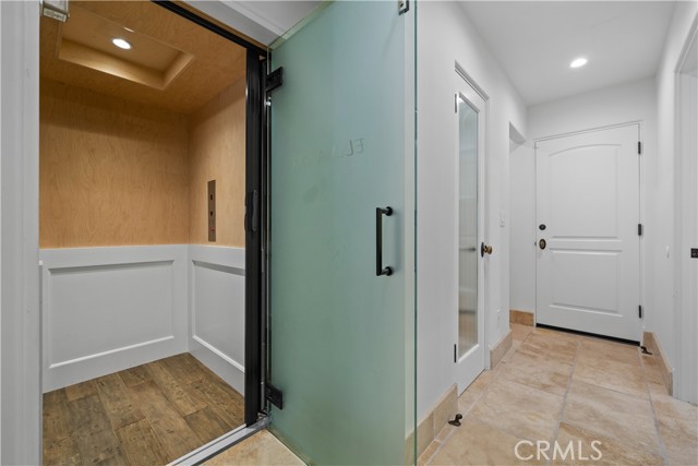 Detail Gallery Image 20 of 66 For 110 via Trieste, Newport Beach,  CA 92663 - 5 Beds | 5/1 Baths