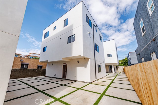 Detail Gallery Image 20 of 75 For 5209 W 20th, Los Angeles,  CA 90016 - – Beds | – Baths