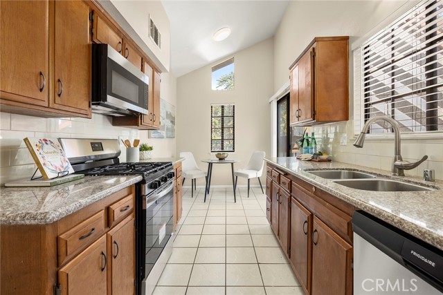 Detail Gallery Image 9 of 19 For 102 Kauai Ln, Placentia,  CA 92870 - 1 Beds | 1 Baths