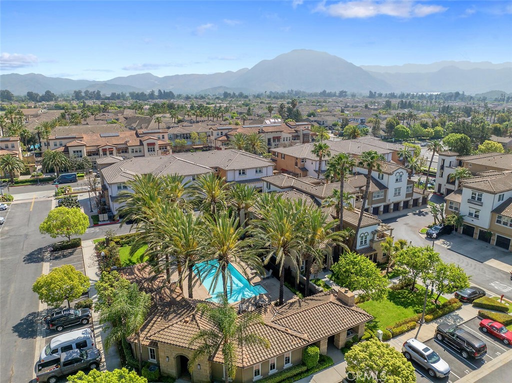https://media.crmls.org/medias/6b638cb4-8687-4e24-8de2-50485ff4eeb1.jpg?preset=X-Large
