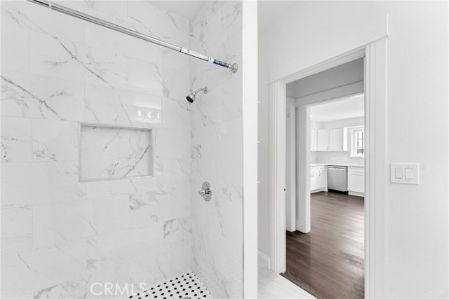 2040 Hancock Street, Los Angeles CA: https://media.crmls.org/medias/6b63d874-7755-4659-afd2-cd35f5022793.jpg