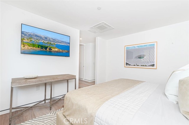 1034 W Balboa Boulevard, Newport Beach CA: https://media.crmls.org/medias/6b64dd72-f8a7-407d-ba35-64d8d42f803f.jpg