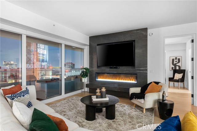 6250 Hollywood Boulevard, Los Angeles CA: https://media.crmls.org/medias/6b64e724-475f-4923-a97a-334d34416e75.jpg