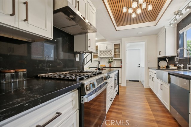 Detail Gallery Image 11 of 60 For 1533 W San Lorenzo Ave, Santa Ana,  CA 92704 - 5 Beds | 3 Baths