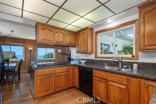 https://media.crmls.org/medias/6b6626fb-f78c-4a11-b4ea-cc59b18fbd30.jpg?preset=X-Large