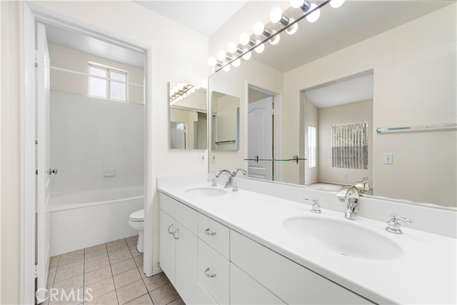 1 Montana Del Lago Drive, Rancho Santa Margarita CA: https://media.crmls.org/medias/6b6765d8-fb52-43ed-b0a4-a6d5503306cc.jpg