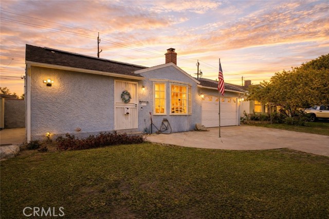 1817 N Hollywood, Burbank CA: https://media.crmls.org/medias/6b680f1b-b76f-4e38-9549-d5491db76770.jpg