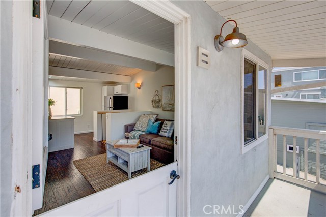 Detail Gallery Image 3 of 26 For 217 35th Pl #B,  Manhattan Beach,  CA 90266 - 2 Beds | 1 Baths