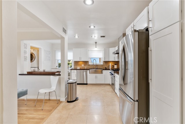 6115 Van Noord Avenue, Valley Glen CA: https://media.crmls.org/medias/6b6854d9-e6c0-42f1-a1d7-5a8a22fc8bd0.jpg