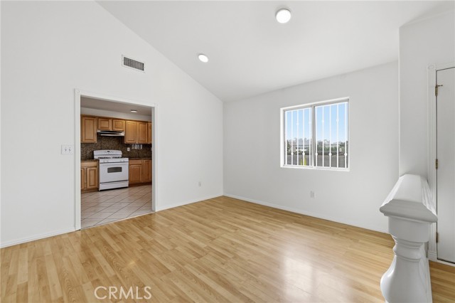 Detail Gallery Image 4 of 41 For 10744 Radwin Ave, Sunland,  CA 91040 - 3 Beds | 2 Baths