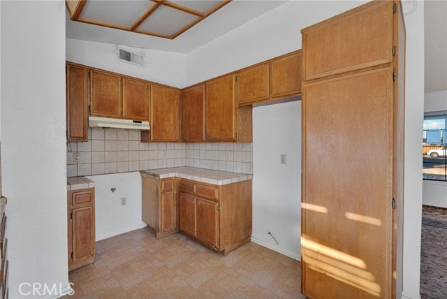 13106 Hollyberry, Victorville CA: https://media.crmls.org/medias/6b69e405-f3c8-4b59-ac07-62e292b68d5a.jpg