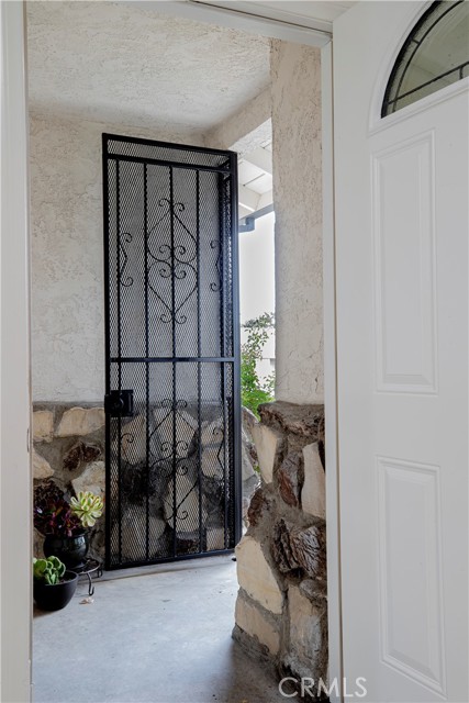 Detail Gallery Image 5 of 21 For 2497 Logan St, Pomona,  CA 91767 - 4 Beds | 2 Baths