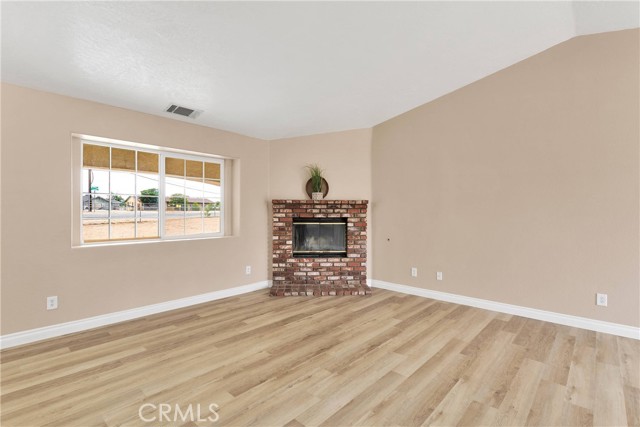Detail Gallery Image 5 of 38 For 11389 Jacaranda Ave, Hesperia,  CA 92345 - 3 Beds | 2 Baths