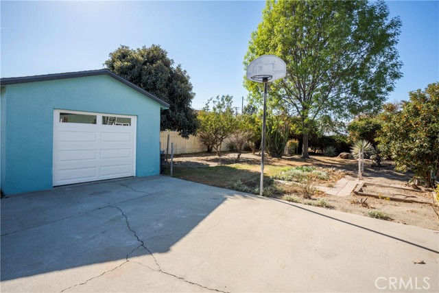 11268 Roswell Avenue, Pomona CA: https://media.crmls.org/medias/6b6c3f48-f351-489d-990f-11059c4ebd91.jpg