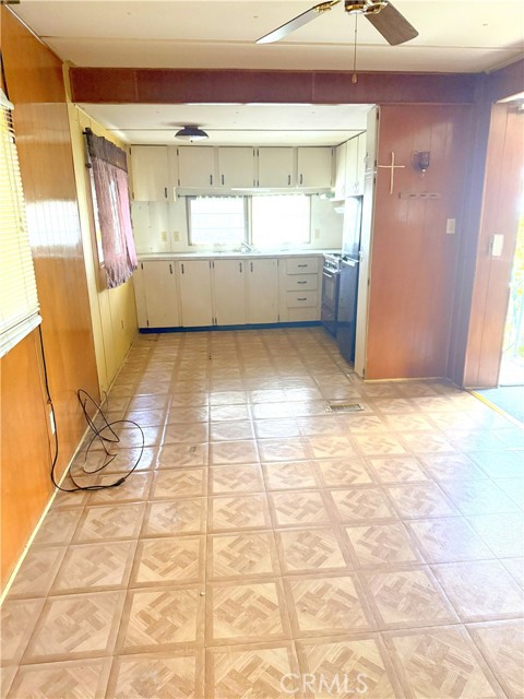 Detail Gallery Image 38 of 38 For 185 N Eucalyptus #53,  Rialto,  CA 92376 - 2 Beds | 1 Baths