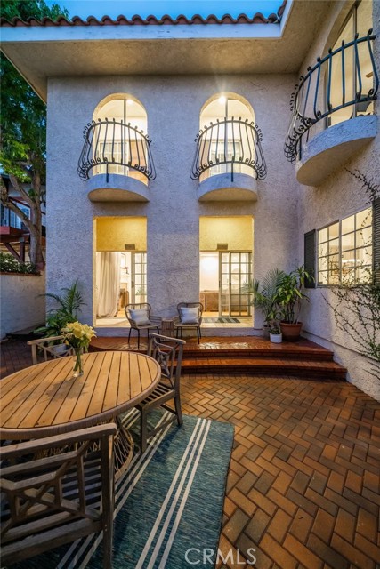 1119 9th Street, Hermosa Beach, California 90254, 5 Bedrooms Bedrooms, ,2 BathroomsBathrooms,Residential,Sold,9th,SB22164330