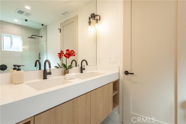 Detail Gallery Image 9 of 22 For 7913 Lasaine, Northridge,  CA 91325 - 4 Beds | 3/1 Baths