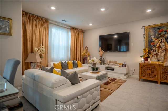 Detail Gallery Image 9 of 31 For 20525 Martingale, Saugus,  CA 91350 - 3 Beds | 3 Baths