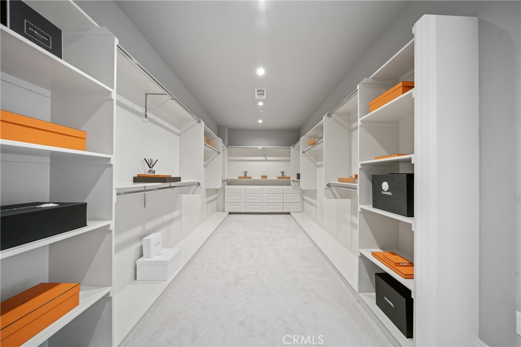 https://media.crmls.org/medias/6b6edc4c-a9ae-46b2-b440-faa18f3197e3.jpg?preset=X-Large