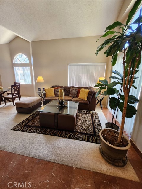 Detail Gallery Image 2 of 14 For 26901 Rainbow Glen Dr #642,  Canyon Country,  CA 91351 - 3 Beds | 2 Baths