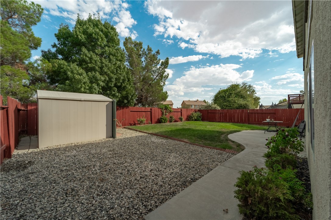 Detail Gallery Image 24 of 43 For 2136 Westpark Dr, Rosamond,  CA 93560 - 5 Beds | 2/1 Baths