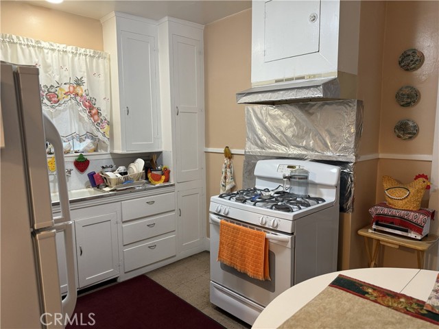 1610 Basler, Sacramento CA: https://media.crmls.org/medias/6b71698e-cb8f-41cb-84da-b486fb6b0187.jpg