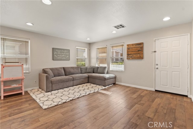 Detail Gallery Image 6 of 28 For 2614 Bellevue, Palmdale,  CA 93550 - 3 Beds | 3 Baths