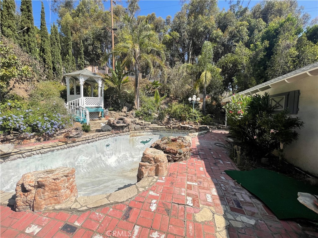 https://media.crmls.org/medias/6b71f1b0-9188-4040-86bf-11baef780200.jpg?preset=X-Large