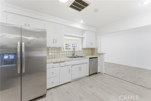 Detail Gallery Image 18 of 39 For 8443 Remmet, Canoga Park,  CA 91304 - 3 Beds | 2 Baths