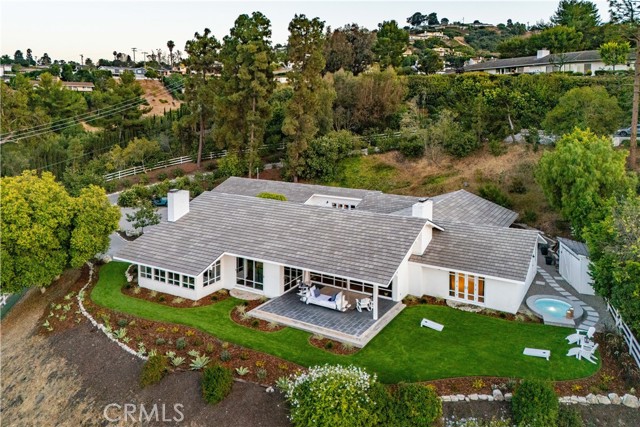 16 Roadrunner Road, Rolling Hills CA: https://media.crmls.org/medias/6b733cdf-f8c0-4560-93a6-b2bb811ca042.jpg
