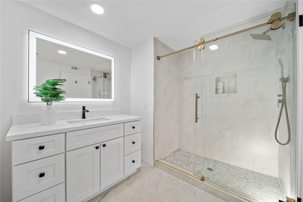 6b73b552 5b7f 4d55 8dc9 A3e01d00df09