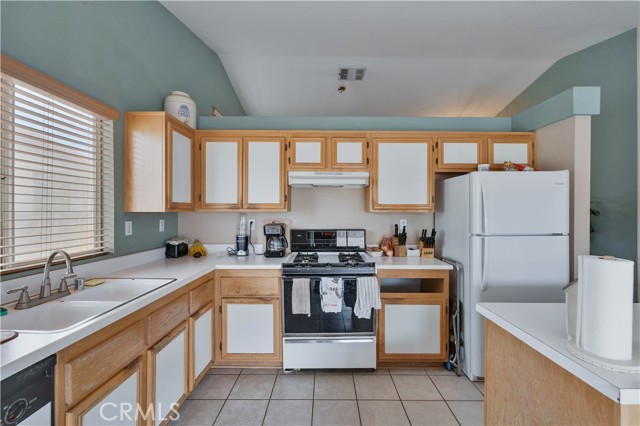14445 Columbia Court, Adelanto CA: https://media.crmls.org/medias/6b743ffb-3f9d-4c2a-ae19-141420212eec.jpg