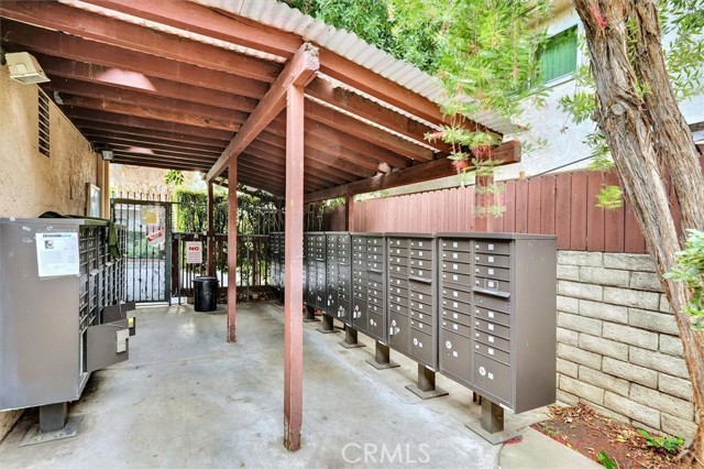 Detail Gallery Image 17 of 28 For 17135 Roscoe Bld #9,  Northridge,  CA 91325 - 2 Beds | 1/1 Baths