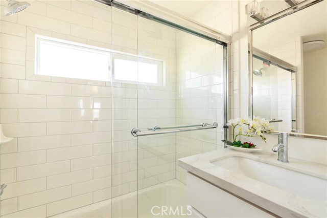 1836 The Strand, Hermosa Beach CA: https://media.crmls.org/medias/6b755636-9b2a-4bb6-baad-5a9b81b313a2.jpg