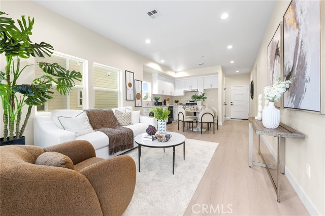 Detail Gallery Image 10 of 60 For 640 W Grand Ave, Pomona,  CA 91766 - 4 Beds | 3 Baths