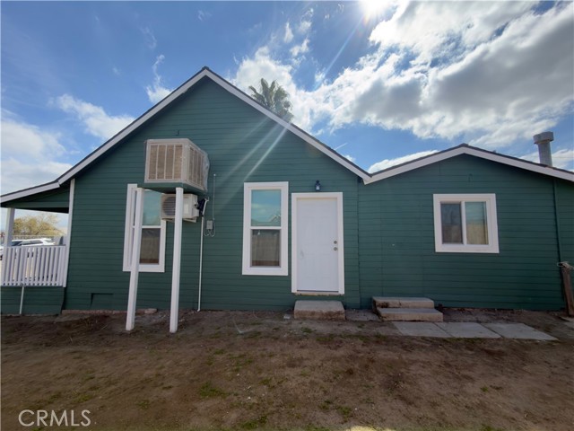 Detail Gallery Image 3 of 30 For 215 Naylor, Taft,  CA 93268 - 3 Beds | 1 Baths