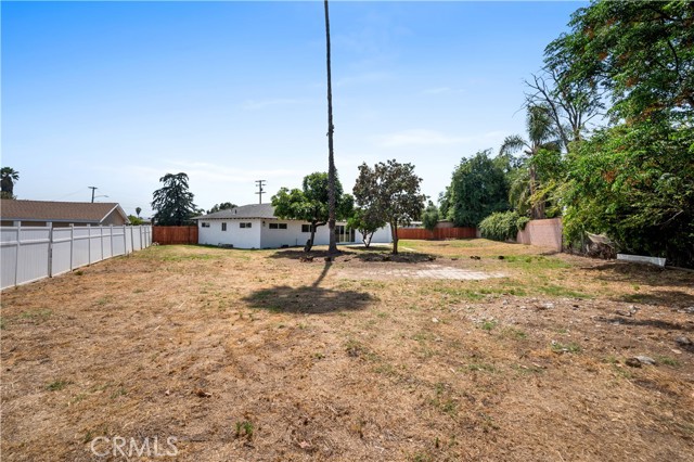 424 E Victoria Street, Rialto CA: https://media.crmls.org/medias/6b76d13f-57e8-4286-980c-715d6c4435e3.jpg